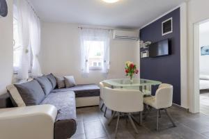 Zona d'estar a Nina in Peroj - Haus für 6 Personen