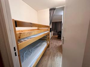 a room with two bunk beds in it at Plaza Valberg centre studio cabine in Valberg