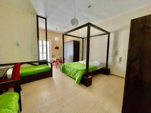 Łóżko lub łóżka w pokoju w obiekcie Loggia Dei Lezzi
