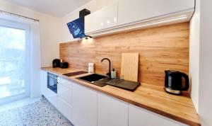 Kuchyňa alebo kuchynka v ubytovaní LAGUNA Apartament Polanica Residence 54