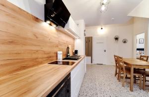 Kuchyňa alebo kuchynka v ubytovaní LAGUNA Apartament Polanica Residence 54
