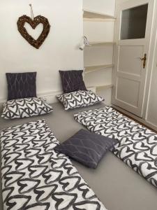 En eller flere senge i et værelse på Das Almsternderl - gemütliche Wohnung in Gosau