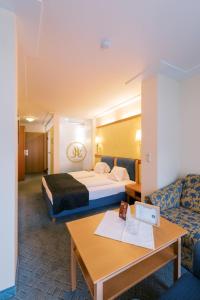 Postel nebo postele na pokoji v ubytování Hotel Locker & Legere + 37 fotografií