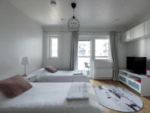 Säng eller sängar i ett rum på Kotimaailma Apartments Joensuu