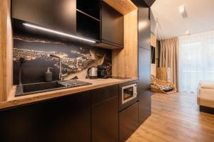 Una cocina o zona de cocina en Rioca Stuttgart Posto 4