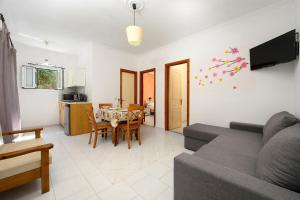 a living room with a couch and a table at Ammos Bay in Agios Gordios