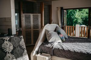 Ένα ή περισσότερα κρεβάτια σε δωμάτιο στο SeyView Apartments