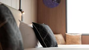 Postel nebo postele na pokoji v ubytování Yokohama Tokyu REI Hotel