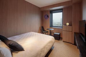 Postel nebo postele na pokoji v ubytování Yokohama Tokyu REI Hotel