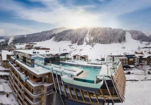 Nespecifikovaný výhled na hory nebo výhled na hory při pohledu z hotelu