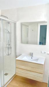 a white bathroom with a sink and a shower at Apartamento Loft Lucena in Lucena +17 photos