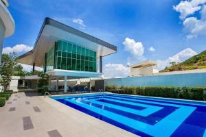 a large swimming pool in front of a building at Sky Bungalow NIlai by James NEARBY KLIA, KLIA 2, CYBERJAYA, PUTRAJAYA in Nilai