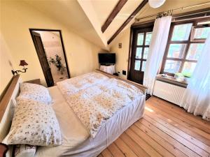 A bed or beds in a room at Holiday Home Tonkina kuća