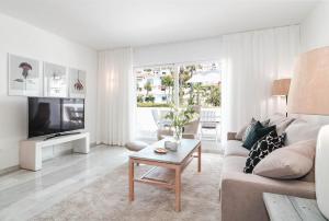 Foto dalla galleria di IVY-Modern 3 bedroom apt private garden a Marbella