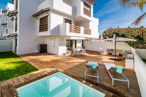 The swimming pool at or close to GH-Modern 2 bed apartment with Pool in Estepona