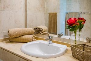 A bathroom at GH-Modern 2 bed apartment with Pool in Estepona Még 32 kép
