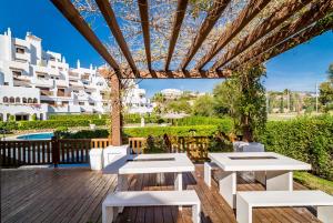 A balcony or terrace at GH-Modern 2 bed apartment with Pool in Estepona