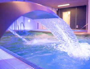 Piscina a Hotel JeštěBrno o a prop