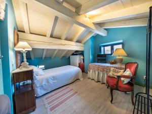 Ένα ή περισσότερα κρεβάτια σε δωμάτιο στο Encantadora Casa de Pueblo con 5 Hab. en Burgos