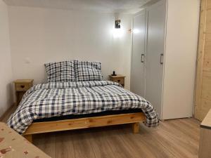 a bedroom with a bed with a checkered blanket at Great 8-pax ski-in ski-out apartment in Tignes Val Claret in Tignes