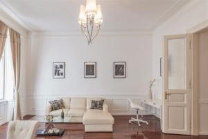 Posedenie v ubytovaní Music Academy Bedroom Suite Café Vian Apartman Kft