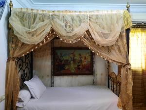 Un ou plusieurs lits dans un hébergement de l'établissement Hotel Moroccan House Casablanca