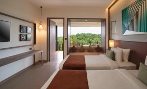 TV a/nebo společenská místnost v ubytování Amoravida By 7 Apple Resorts, Goa