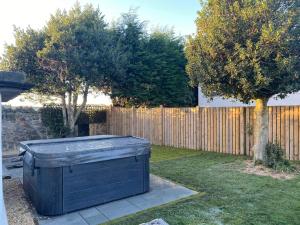 -HOT TUB- Entire 10 bed East Lothian luxury retreat, garden hot tub, sleeps 22