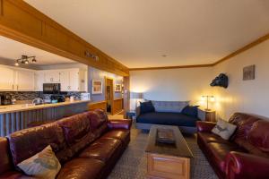 Gallery image of Sunsets at Summit 108b, free WI-FI, parking and AC in Snowshoe