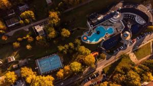 Bazén v ubytovaní Ambient Hotel & Thermal Spa alebo v jeho blízkosti
