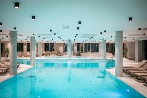 Bazén v ubytovaní Ambient Hotel & Thermal Spa alebo v jeho blízkosti