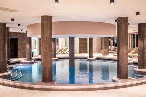 Bazén v ubytovaní Ambient Hotel & Thermal Spa alebo v jeho blízkosti