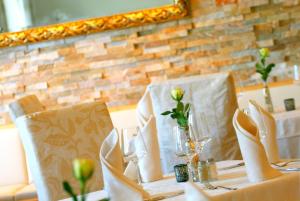 Restavracija oz. druge možnosti za prehrano v nastanitvi Hotel Rösch