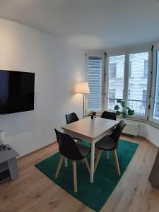 Μια τηλεόραση ή/και κέντρο ψυχαγωγίας στο LEA Apartment Zentrum Nord