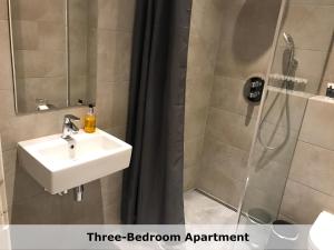 Ett badrum på Bredgade Hotel Apartments