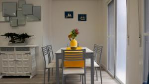 Fotografia z galérie ubytovania Stylish & Spacious Family Apartment Near Beach & Vibrant Historic Market v Alicante