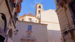 Fotografia z galérie ubytovania Stylish & Spacious Family Apartment Near Beach & Vibrant Historic Market v Alicante