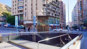 Fotografia z galérie ubytovania Stylish & Spacious Family Apartment Near Beach & Vibrant Historic Market v Alicante