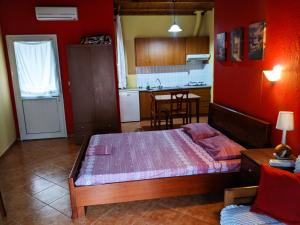 A bed or beds in a room at Alexandros Guesthouse