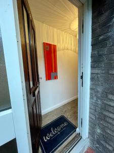 Photo de la galerie de l'établissement Bishop's Gate Apartment, à Derry Londonderry 18 autres photos