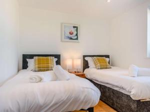 Ένα ή περισσότερα κρεβάτια σε δωμάτιο στο 2-Bed Modern Bungalow - Outstanding Country Views