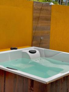 Ванная комната в Chalé com jacuzzi privada em São Miguel do Gostoso