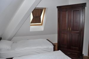 Un pat sau paturi într-o cameră la Motel Tara MB