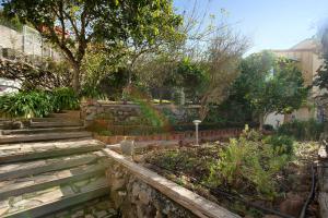 A garden outside Mirador de Domingo