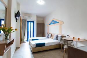 Ilios Malia Hotel Resort客房内的一张或多张床位