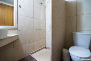 Ilios Malia Hotel Resort的一间浴室
