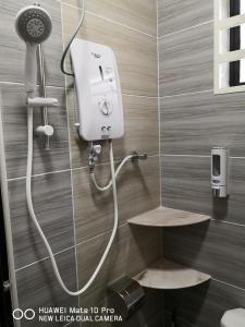 Gallery image of TB HOMESTAY Tasek klebang(taman bertuah) 10pax wifi in Chemor