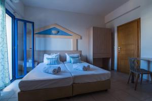 Ilios Malia Hotel Resort客房内的一张或多张床位