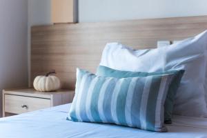 Ilios Malia Hotel Resort客房内的一张或多张床位