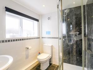 Ένα μπάνιο στο Littleham Court Cottage +18 φωτογραφίες